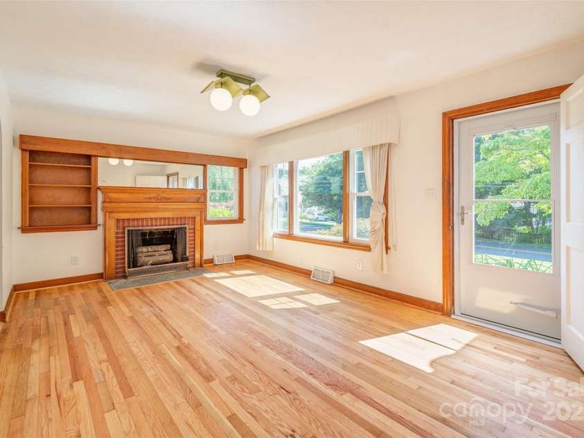 179 Brevard Road, Asheville, NC 28806.  MLS# CAR4260690, YatesRealty ID 17066. 