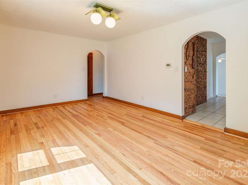 179 Brevard Road, Asheville, NC 28806.  MLS# CAR4260690, YatesRealty ID 17066. 