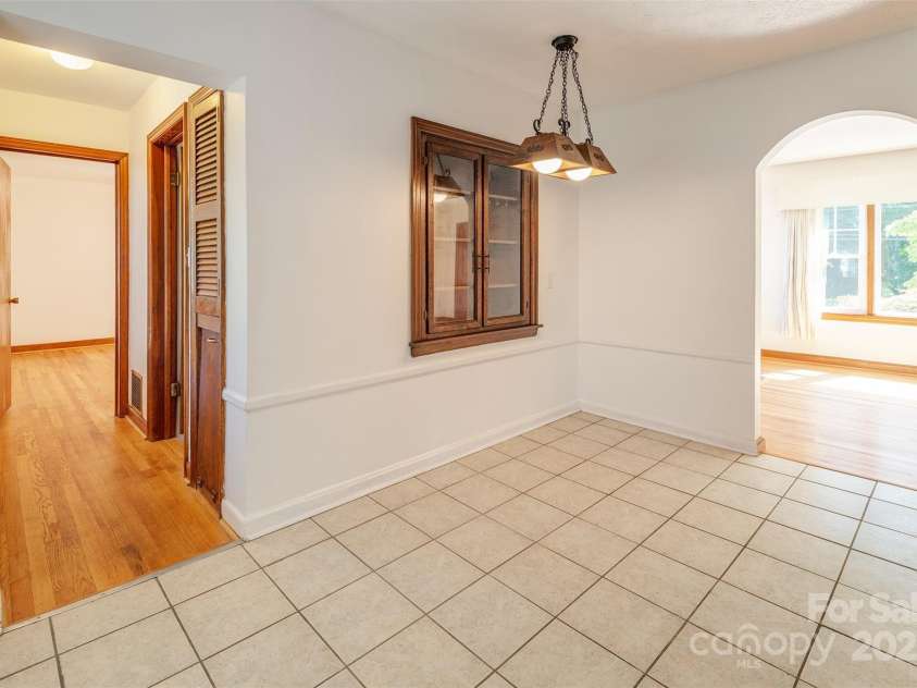 179 Brevard Road, Asheville, NC 28806.  MLS# CAR4260690, YatesRealty ID 17066. 