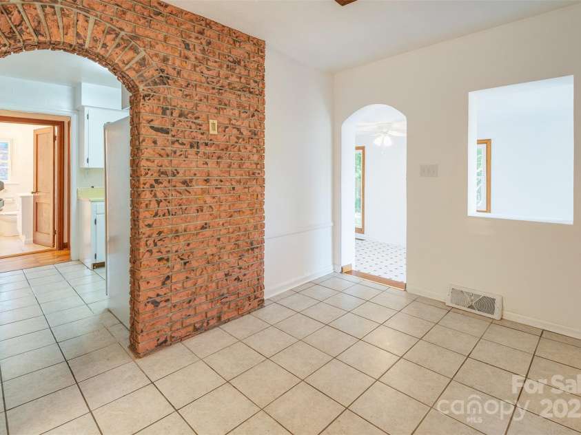 179 Brevard Road, Asheville, NC 28806.  MLS# CAR4260690, YatesRealty ID 17066. 