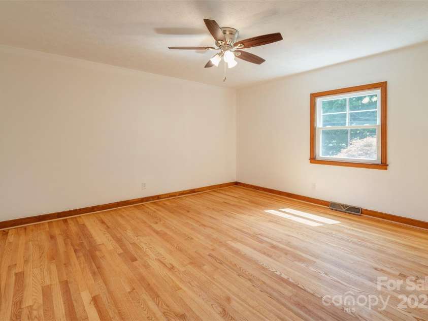 179 Brevard Road, Asheville, NC 28806.  MLS# CAR4260690, YatesRealty ID 17066. 