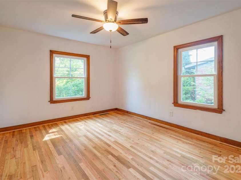 179 Brevard Road, Asheville, NC 28806.  MLS# CAR4260690, YatesRealty ID 17066. 