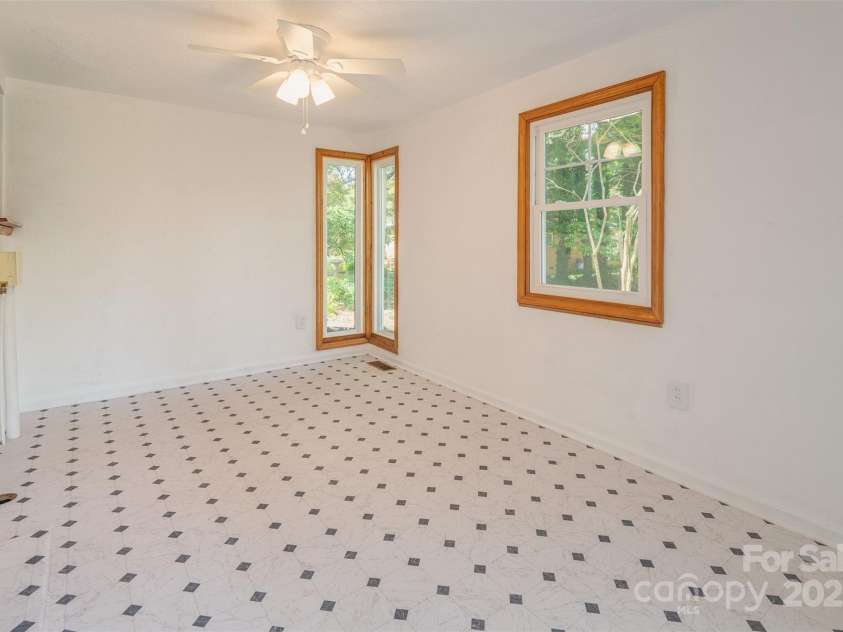 179 Brevard Road, Asheville, NC 28806.  MLS# CAR4260690, YatesRealty ID 17066. 