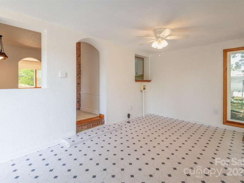 179 Brevard Road, Asheville, NC 28806.  MLS# CAR4260690, YatesRealty ID 17066. 