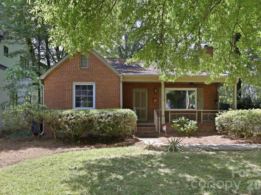 200 Altondale Avenue, Charlotte, NC 28207.  MLS# CAR4375547, YatesRealty ID 17068. 