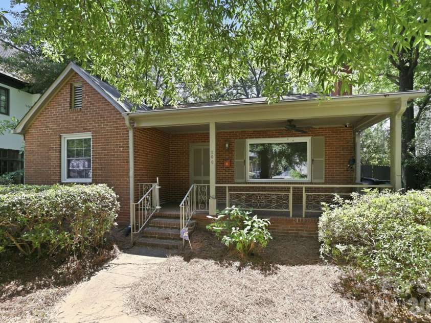 200 Altondale Avenue, Charlotte, NC 28207.  MLS# CAR4375547, YatesRealty ID 17068. 
