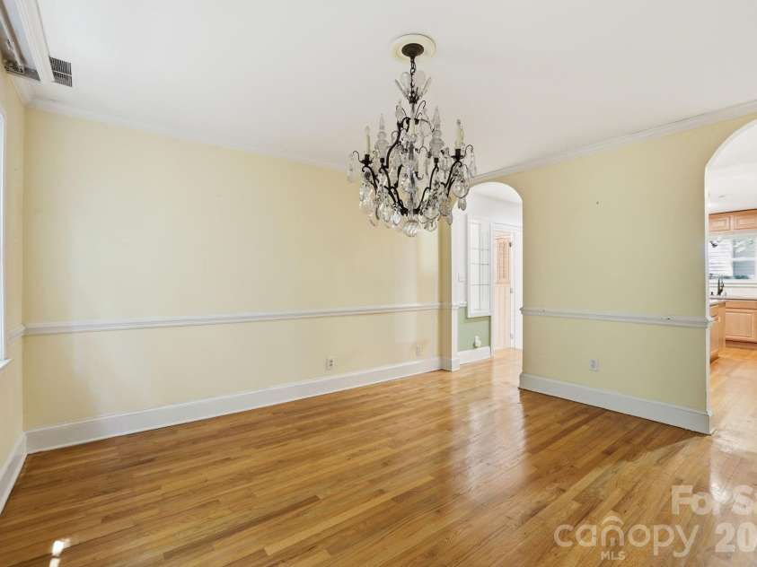 200 Altondale Avenue, Charlotte, NC 28207.  MLS# CAR4375547, YatesRealty ID 17068. 