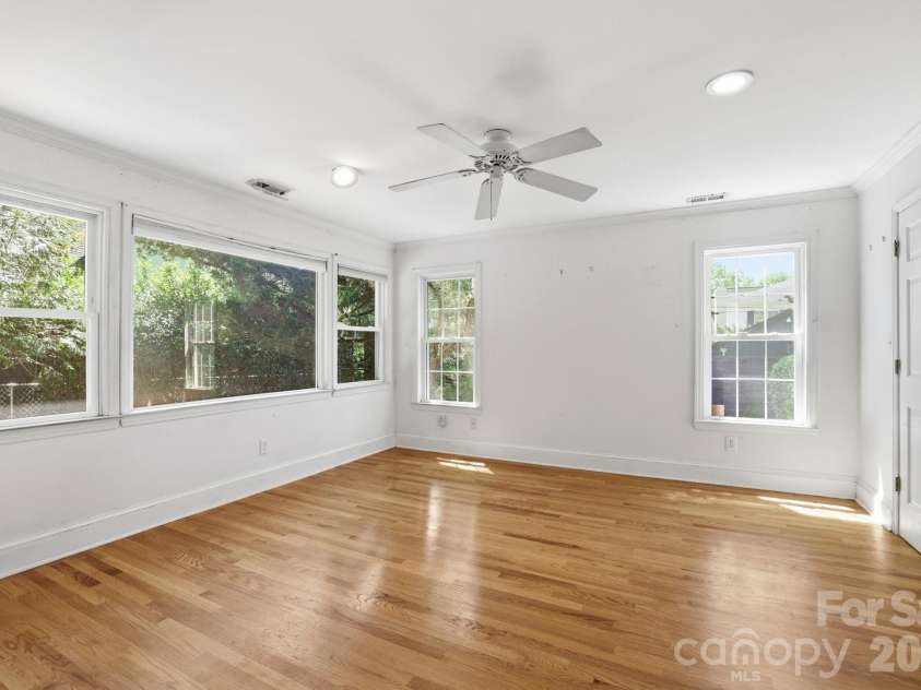 200 Altondale Avenue, Charlotte, NC 28207.  MLS# CAR4375547, YatesRealty ID 17068. 