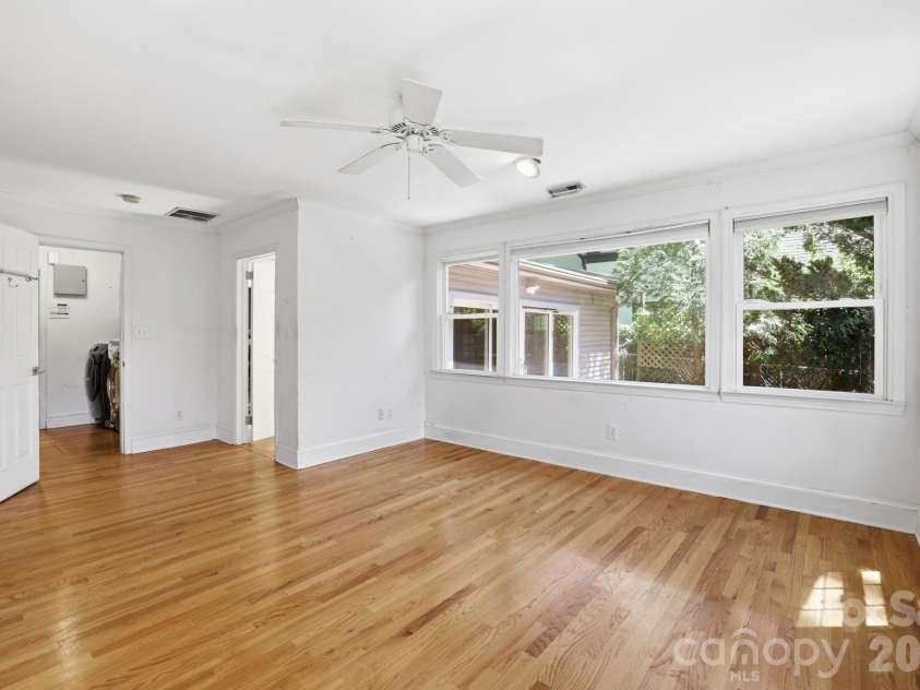 200 Altondale Avenue, Charlotte, NC 28207.  MLS# CAR4375547, YatesRealty ID 17068. 