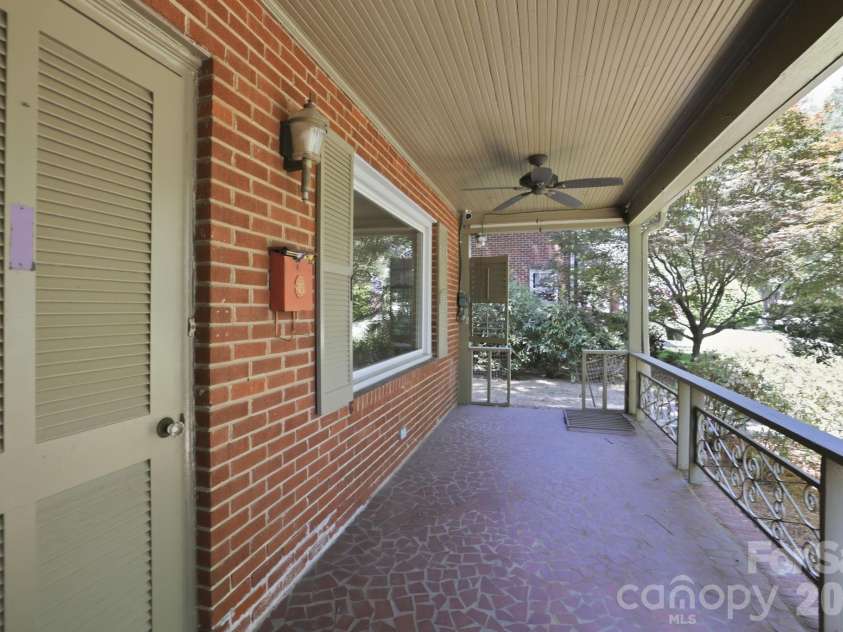 200 Altondale Avenue, Charlotte, NC 28207.  MLS# CAR4375547, YatesRealty ID 17068. 