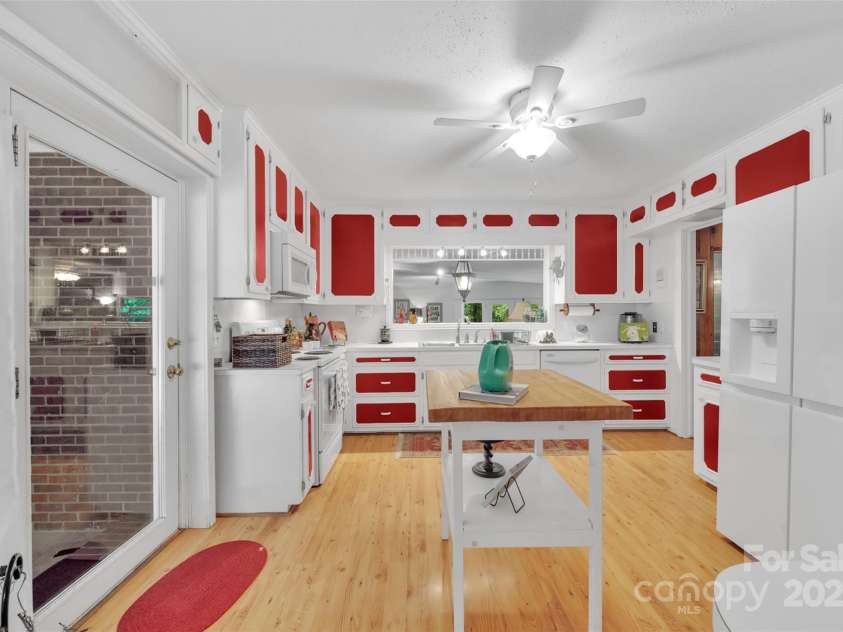 514 Wood Street, Troy, NC 27371.  MLS# CAR4266531, YatesRealty ID 17069. 