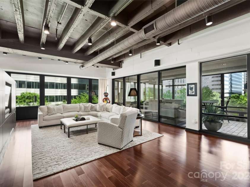 139 Tryon Street, Charlotte, NC 28202.  MLS# CAR4133469, YatesRealty ID 1707. 