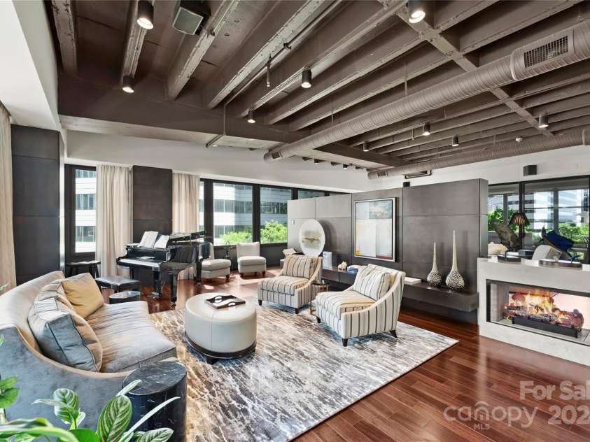 139 Tryon Street, Charlotte, NC 28202.  MLS# CAR4133469, YatesRealty ID 1707. 