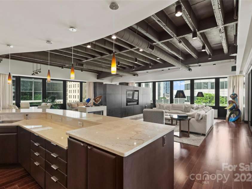 139 Tryon Street, Charlotte, NC 28202.  MLS# CAR4133469, YatesRealty ID 1707. 