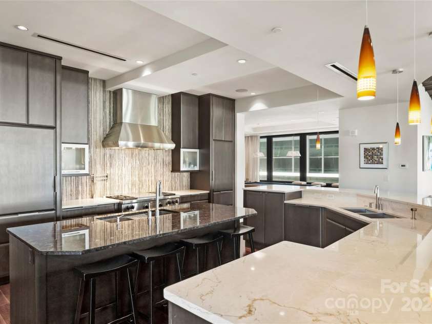 139 Tryon Street, Charlotte, NC 28202.  MLS# CAR4133469, YatesRealty ID 1707. 