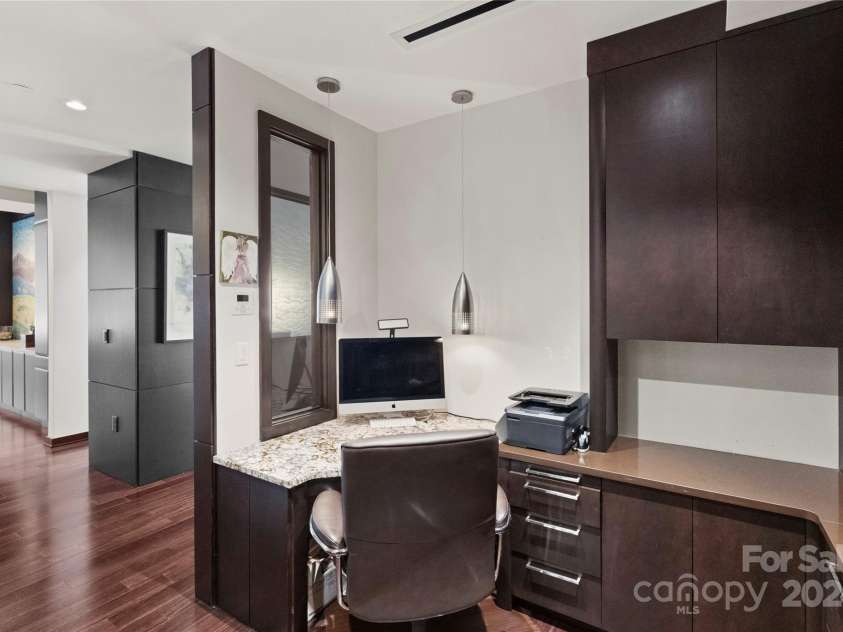 139 Tryon Street, Charlotte, NC 28202.  MLS# CAR4133469, YatesRealty ID 1707. 
