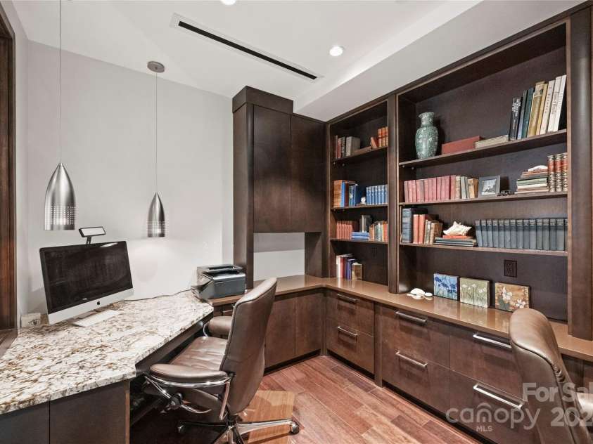 139 Tryon Street, Charlotte, NC 28202.  MLS# CAR4133469, YatesRealty ID 1707. 
