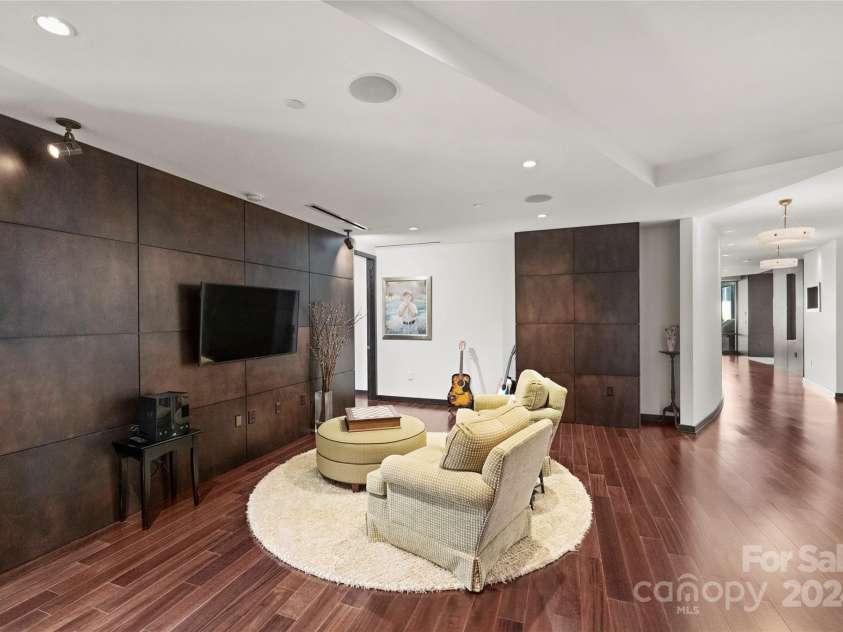 139 Tryon Street, Charlotte, NC 28202.  MLS# CAR4133469, YatesRealty ID 1707. 