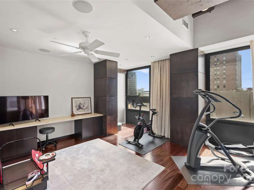 139 Tryon Street, Charlotte, NC 28202.  MLS# CAR4133469, YatesRealty ID 1707. 
