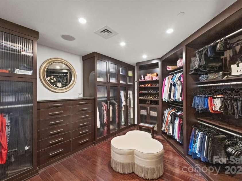 139 Tryon Street, Charlotte, NC 28202.  MLS# CAR4133469, YatesRealty ID 1707. 