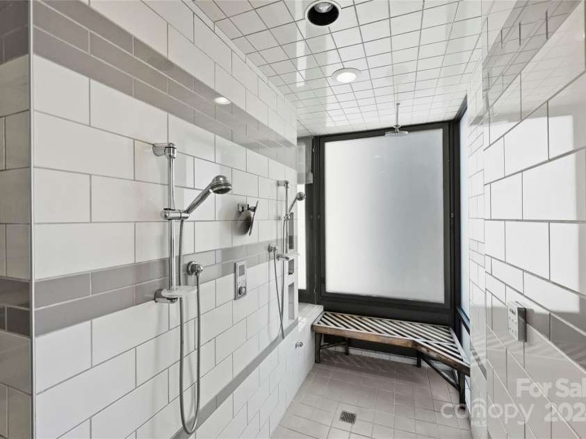 139 Tryon Street, Charlotte, NC 28202.  MLS# CAR4133469, YatesRealty ID 1707. 