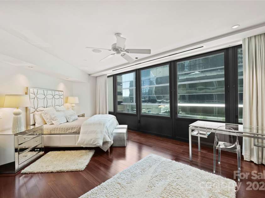 139 Tryon Street, Charlotte, NC 28202.  MLS# CAR4133469, YatesRealty ID 1707. 