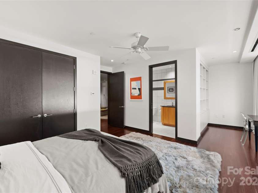 139 Tryon Street, Charlotte, NC 28202.  MLS# CAR4133469, YatesRealty ID 1707. 