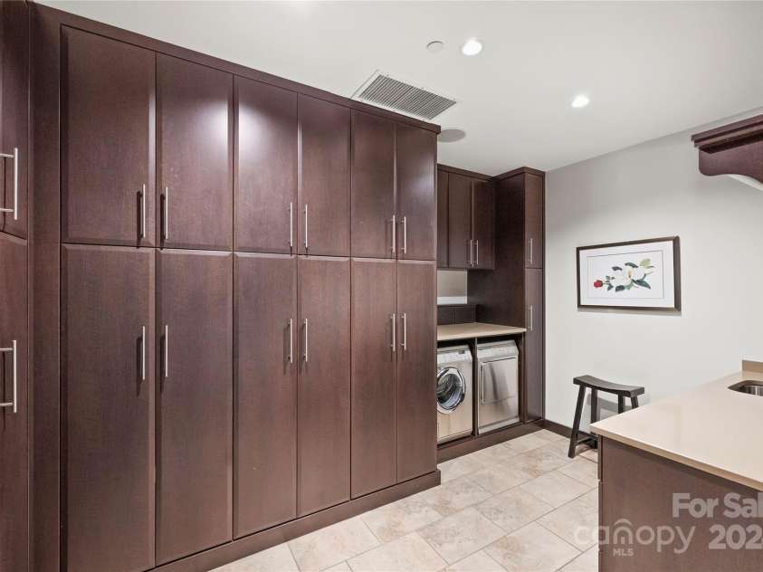 139 Tryon Street, Charlotte, NC 28202.  MLS# CAR4133469, YatesRealty ID 1707. 
