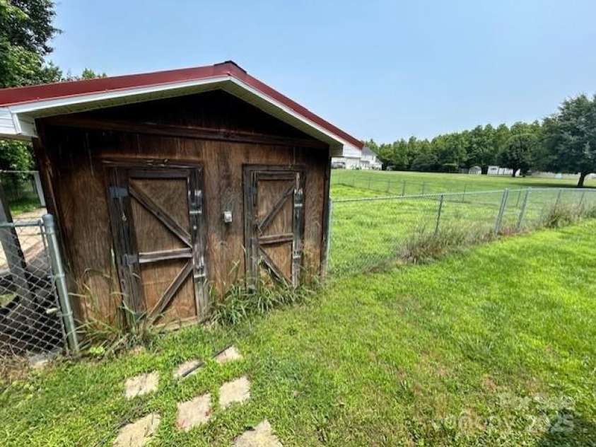 1545 Lewis Farm Road, Kings Mountain, NC 28086.  MLS# CAR4266084, YatesRealty ID 17070. 