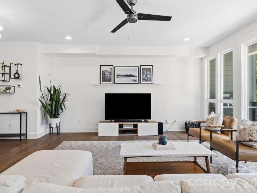 1633 Duckworth Avenue, Charlotte, NC 28208.  MLS# CAR4375706, YatesRealty ID 17071. 