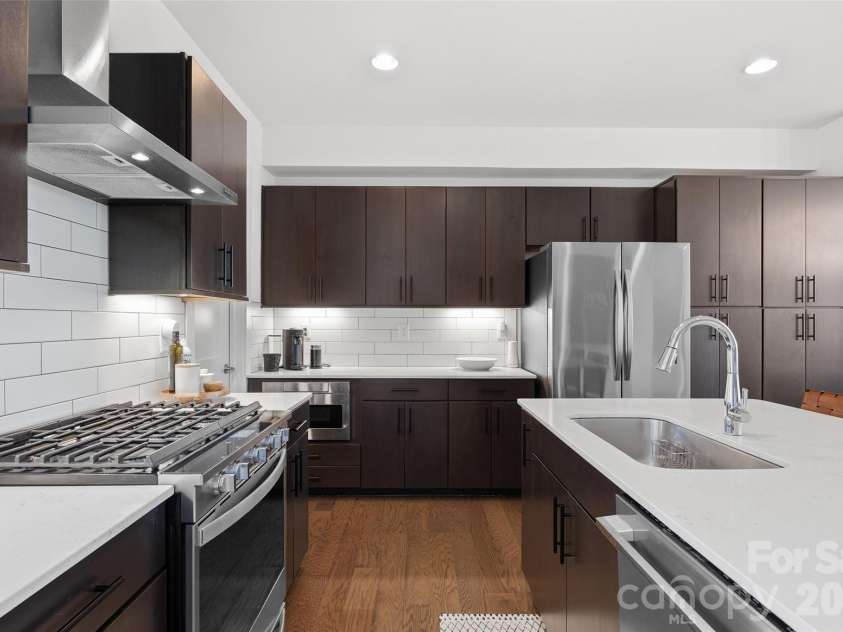 1633 Duckworth Avenue, Charlotte, NC 28208.  MLS# CAR4375706, YatesRealty ID 17071. Gas range and SS appliances