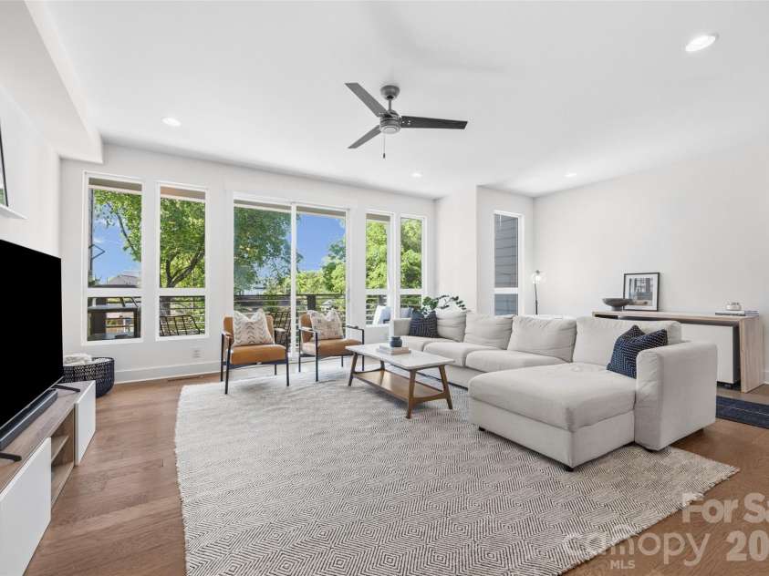 1633 Duckworth Avenue, Charlotte, NC 28208.  MLS# CAR4375706, YatesRealty ID 17071. So much natural light