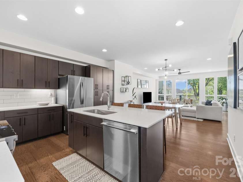 1633 Duckworth Avenue, Charlotte, NC 28208.  MLS# CAR4375706, YatesRealty ID 17071. Spacious and thoughtful layout