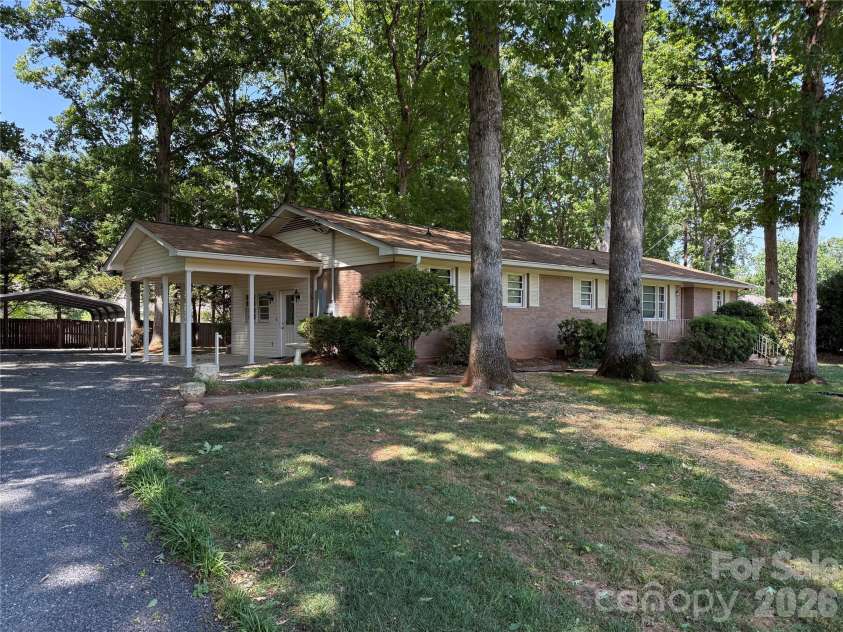 1416 Marjorie Drive, Matthews, NC 28105.  MLS# CAR4368499, YatesRealty ID 17072. 