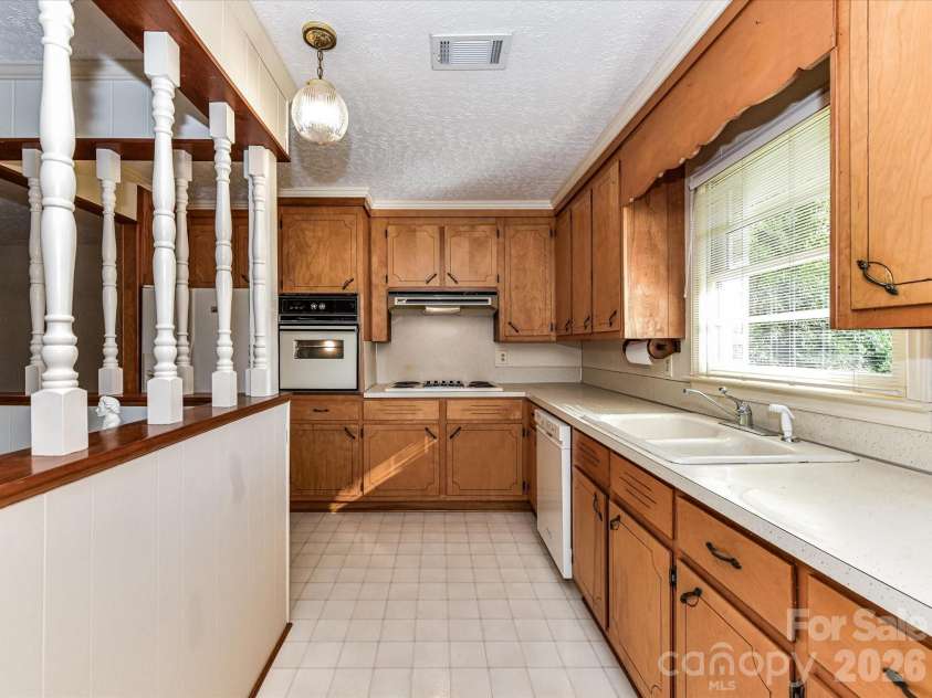 1416 Marjorie Drive, Matthews, NC 28105.  MLS# CAR4368499, YatesRealty ID 17072. 