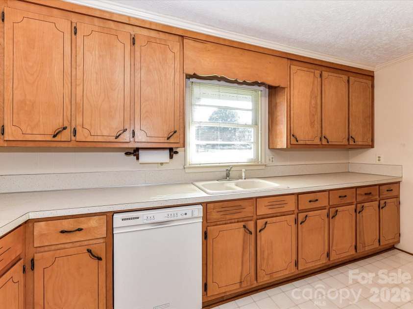 1416 Marjorie Drive, Matthews, NC 28105.  MLS# CAR4368499, YatesRealty ID 17072. 