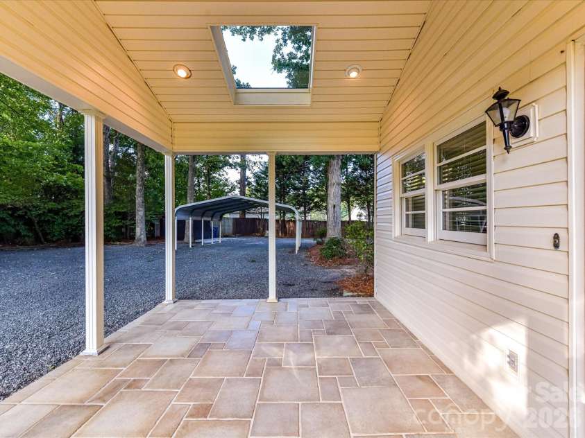 1416 Marjorie Drive, Matthews, NC 28105.  MLS# CAR4368499, YatesRealty ID 17072. 