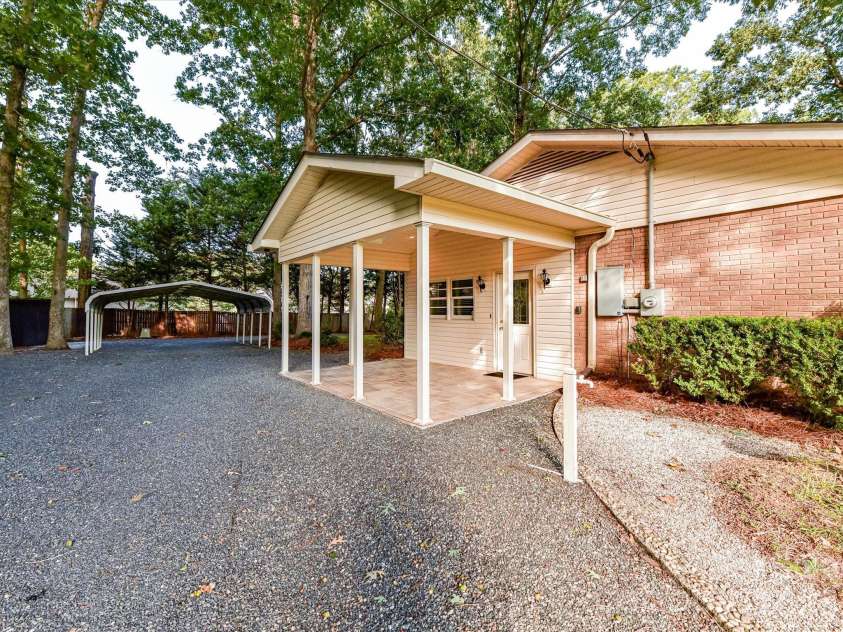 1416 Marjorie Drive, Matthews, NC 28105.  MLS# CAR4368499, YatesRealty ID 17072. 