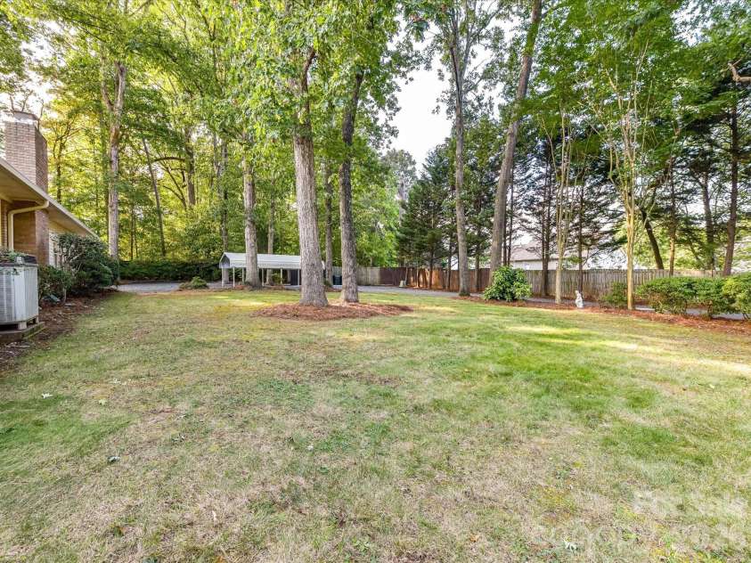 1416 Marjorie Drive, Matthews, NC 28105.  MLS# CAR4368499, YatesRealty ID 17072. 