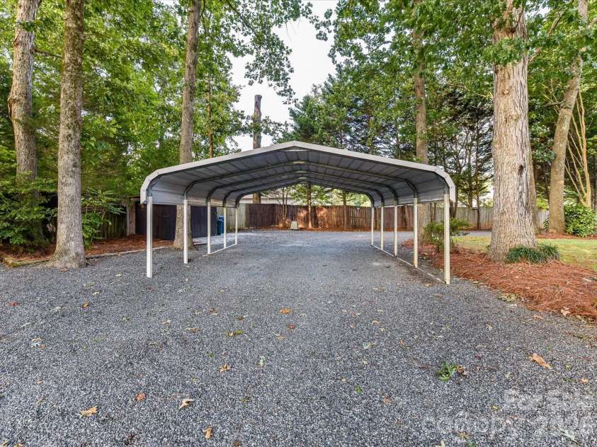 1416 Marjorie Drive, Matthews, NC 28105.  MLS# CAR4368499, YatesRealty ID 17072. 