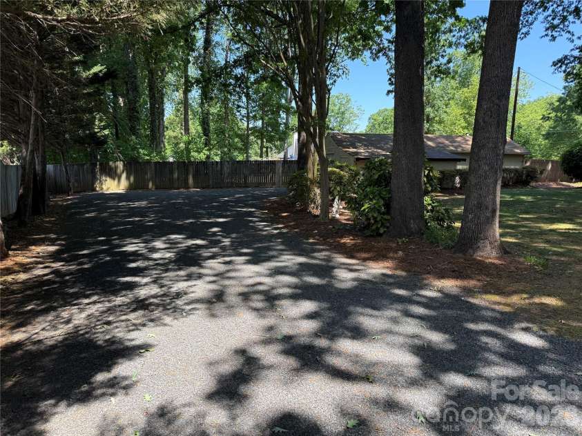 1416 Marjorie Drive, Matthews, NC 28105.  MLS# CAR4368499, YatesRealty ID 17072. 