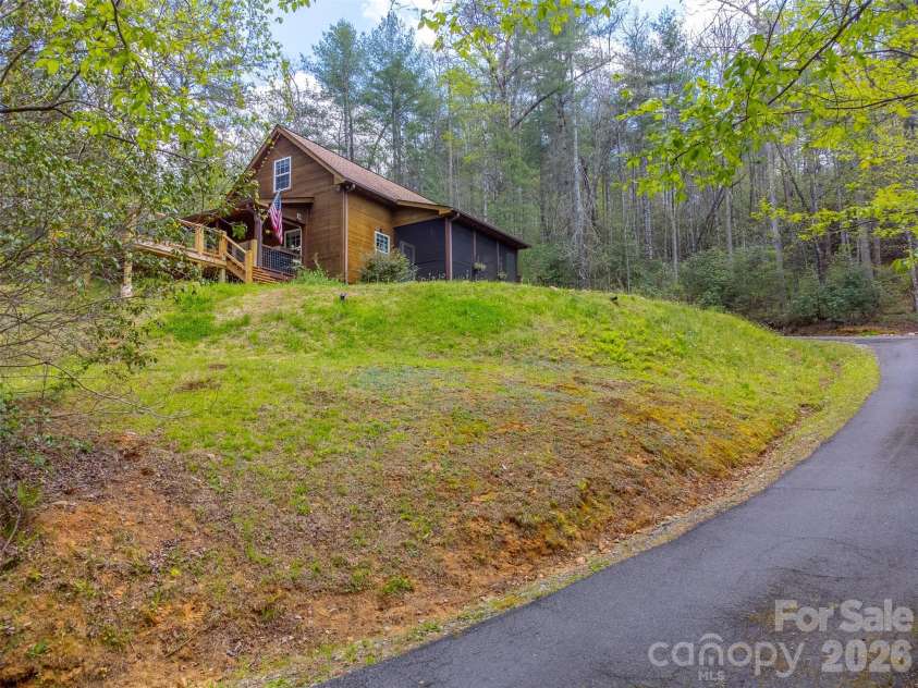 138 Hubbell Lane, Robbinsville, NC 28771.  MLS# CAR4376705, YatesRealty ID 17073. 