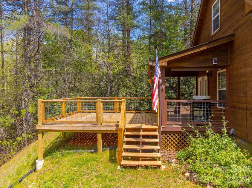 138 Hubbell Lane, Robbinsville, NC 28771.  MLS# CAR4376705, YatesRealty ID 17073. 