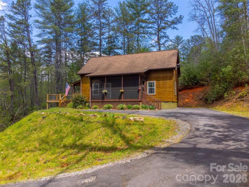 138 Hubbell Lane, Robbinsville, NC 28771.  MLS# CAR4376705, YatesRealty ID 17073. 