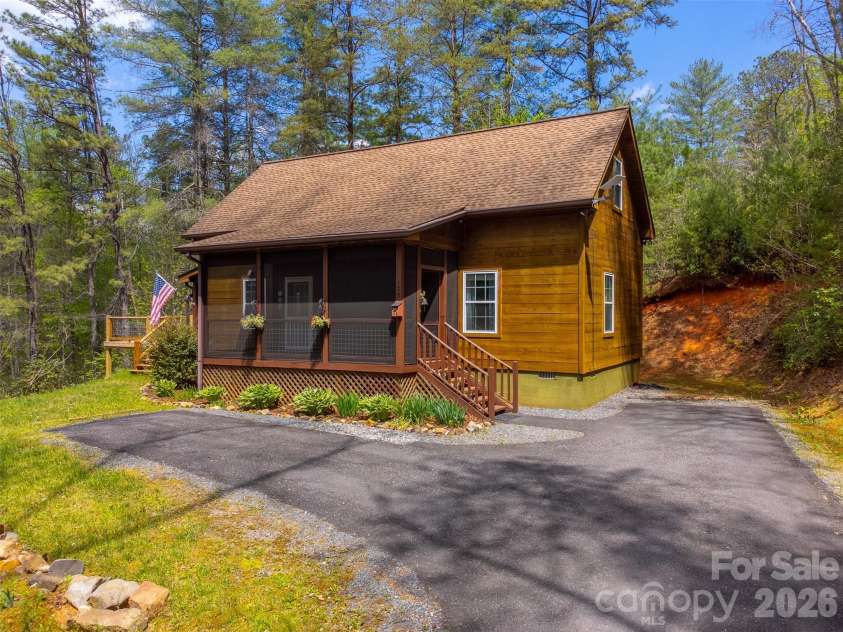 138 Hubbell Lane, Robbinsville, NC 28771.  MLS# CAR4376705, YatesRealty ID 17073. 