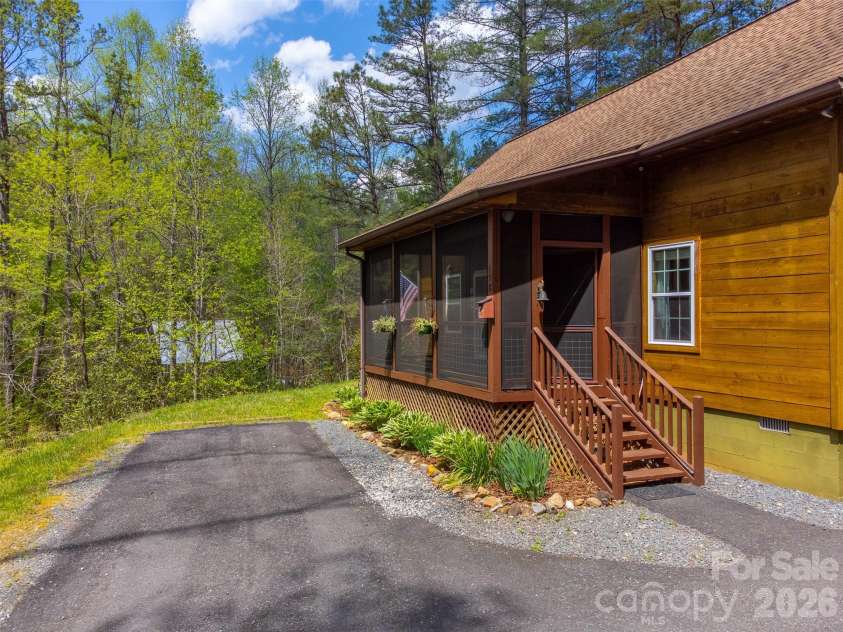 138 Hubbell Lane, Robbinsville, NC 28771.  MLS# CAR4376705, YatesRealty ID 17073. 