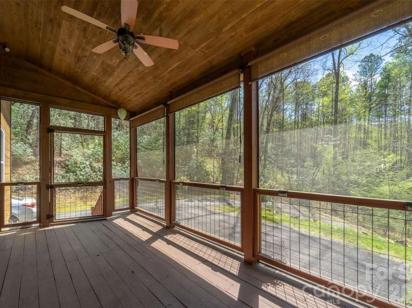 138 Hubbell Lane, Robbinsville, NC 28771.  MLS# CAR4376705, YatesRealty ID 17073. 