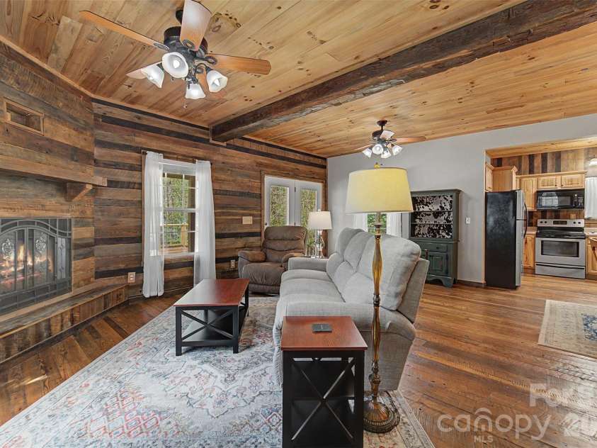 138 Hubbell Lane, Robbinsville, NC 28771.  MLS# CAR4376705, YatesRealty ID 17073. 