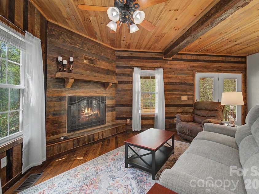 138 Hubbell Lane, Robbinsville, NC 28771.  MLS# CAR4376705, YatesRealty ID 17073. 