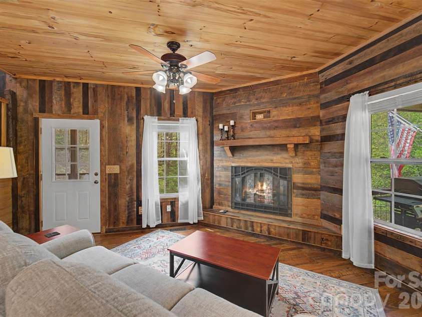 138 Hubbell Lane, Robbinsville, NC 28771.  MLS# CAR4376705, YatesRealty ID 17073. 